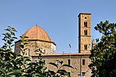 Volterra - Il profilo della citt dominato dal Battistero di San Giovanni e dal Campanile del Duomo. 